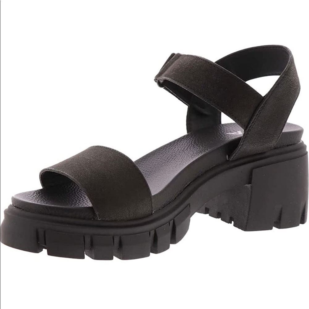 • MIA “Skyler” Sandals •